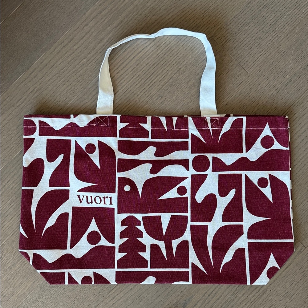 Vuori Holiday Canvas Tote Beach Travel Bag Strawberry One Size New With Tags